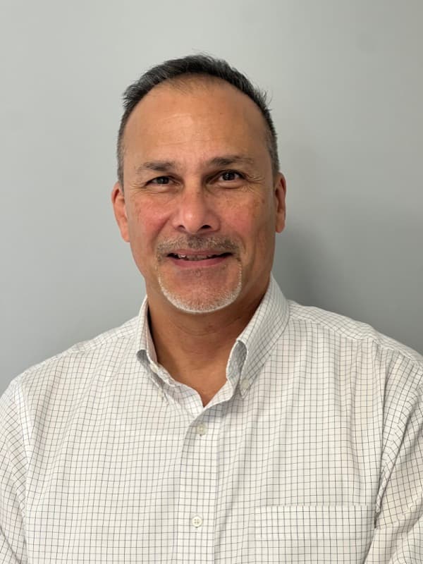 El Dr. David Spadaro, médico quiropráctico en Omni East Haven