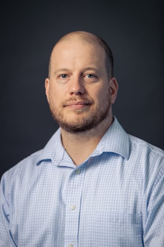 El Dr. Erik Reich, médico quiropráctico en Omni Meriden