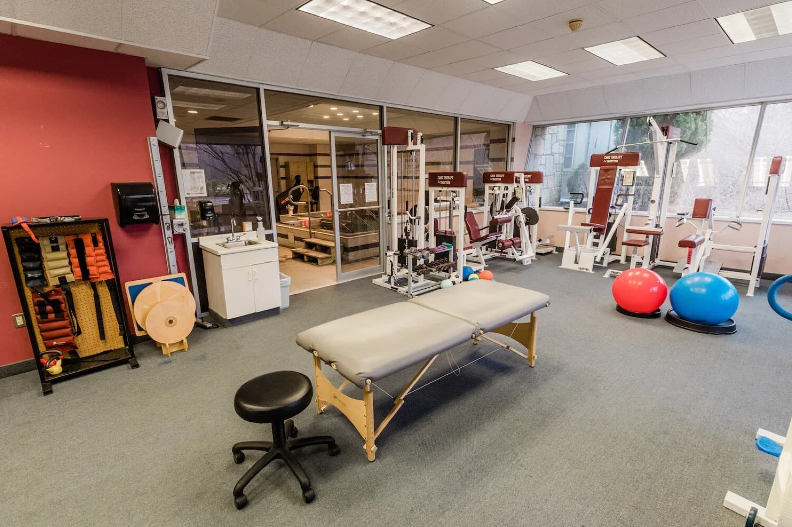 The physical therapy gym at Omni's Wallingford facility